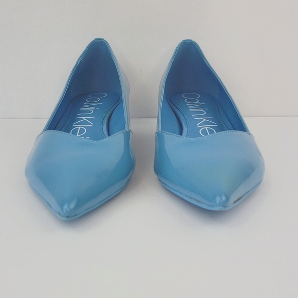 Cakvin Klein Patent Leather Pointy Toe Low Kitten Heel Pump Baby Blue Sz 7.5 - Picture 5 of 11